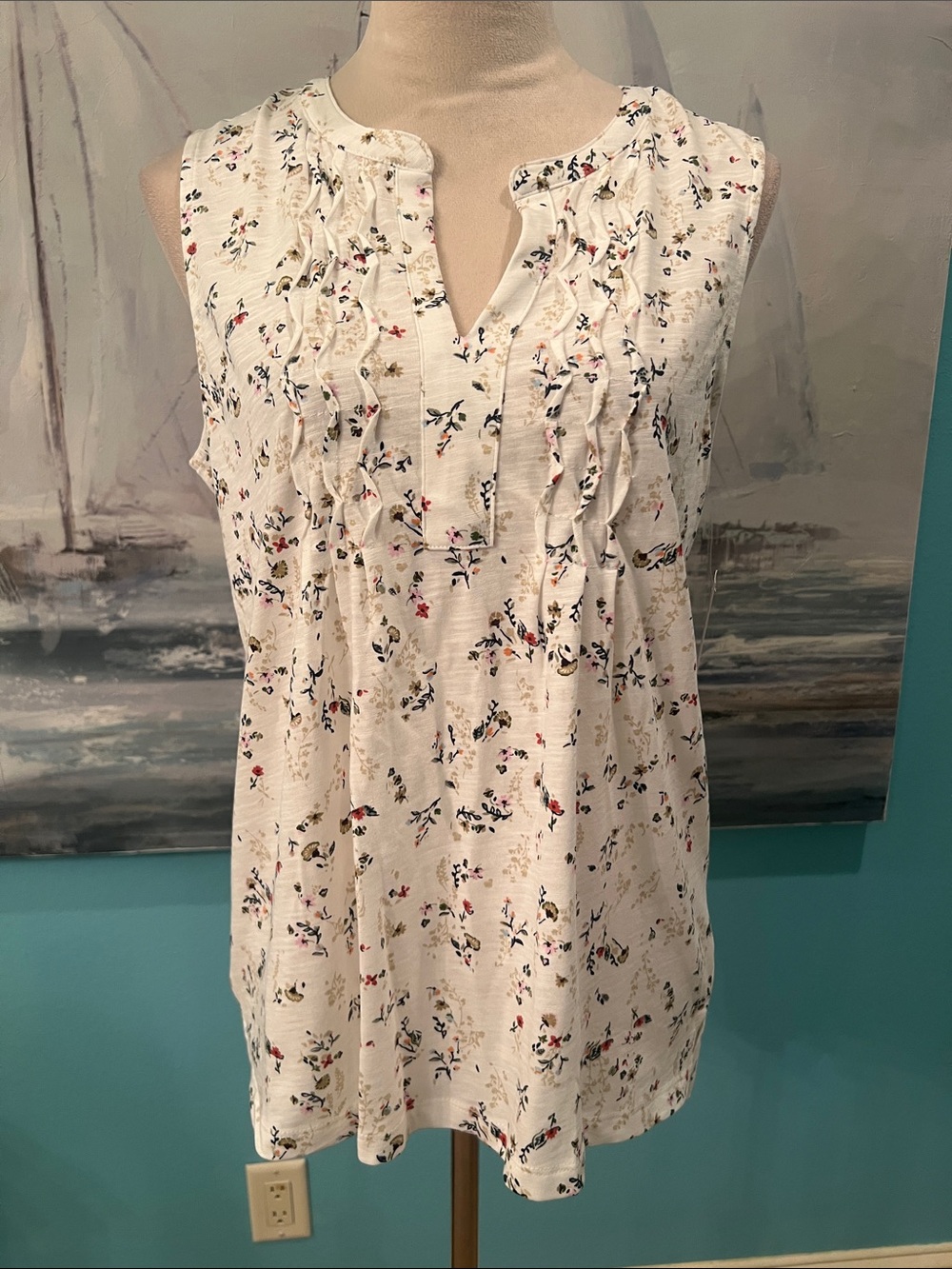Croft & Barrow Sleeveless Floral Ruffle Front Tank Top, Small